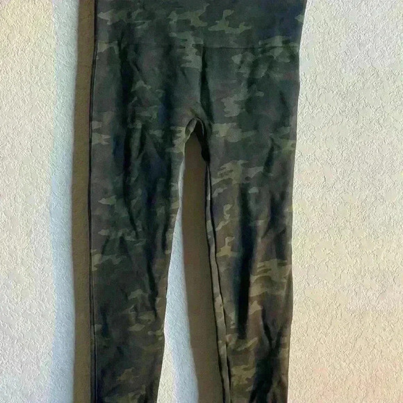 SPANX Look At Me Now Leggings Shaping Support Green Camo Seamless Leggings M - Picture 7 of 9